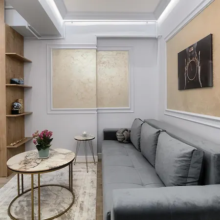 Golden Infinity Apartment *